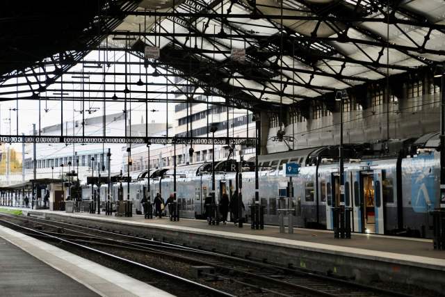 Grève dans les transports en commun : service minimum, droits et solutions pour se déplacer Grève dans les transports en commun : service minimum, droits et solutions pour se déplacer