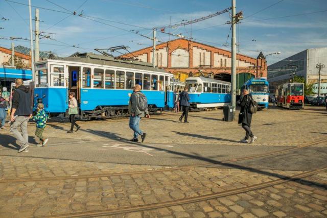 Garer sa voiture dans un parking relais et finir le trajet en tram Garer sa voiture dans un parking relais et finir le trajet en tram