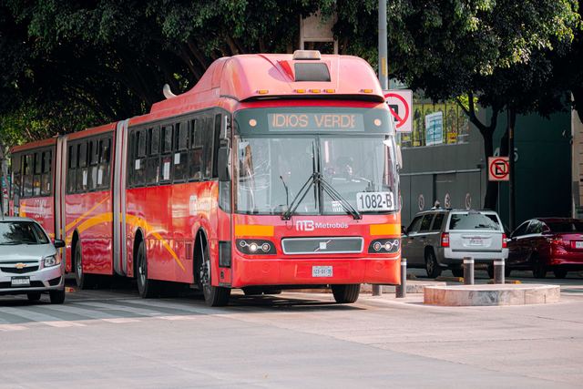 Trafic et alertes en temps réel sur le réseau de transport urbain Trafic et alertes en temps réel sur le réseau de transport urbain